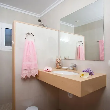 Holiday home Gemuetliches Haus In Der Naehe Von Und Cala S-vicenc By Interhome *