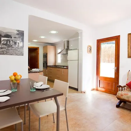 Holiday home Gemuetliches Haus In Der Naehe Von Und Cala S-vicenc By Interhome
